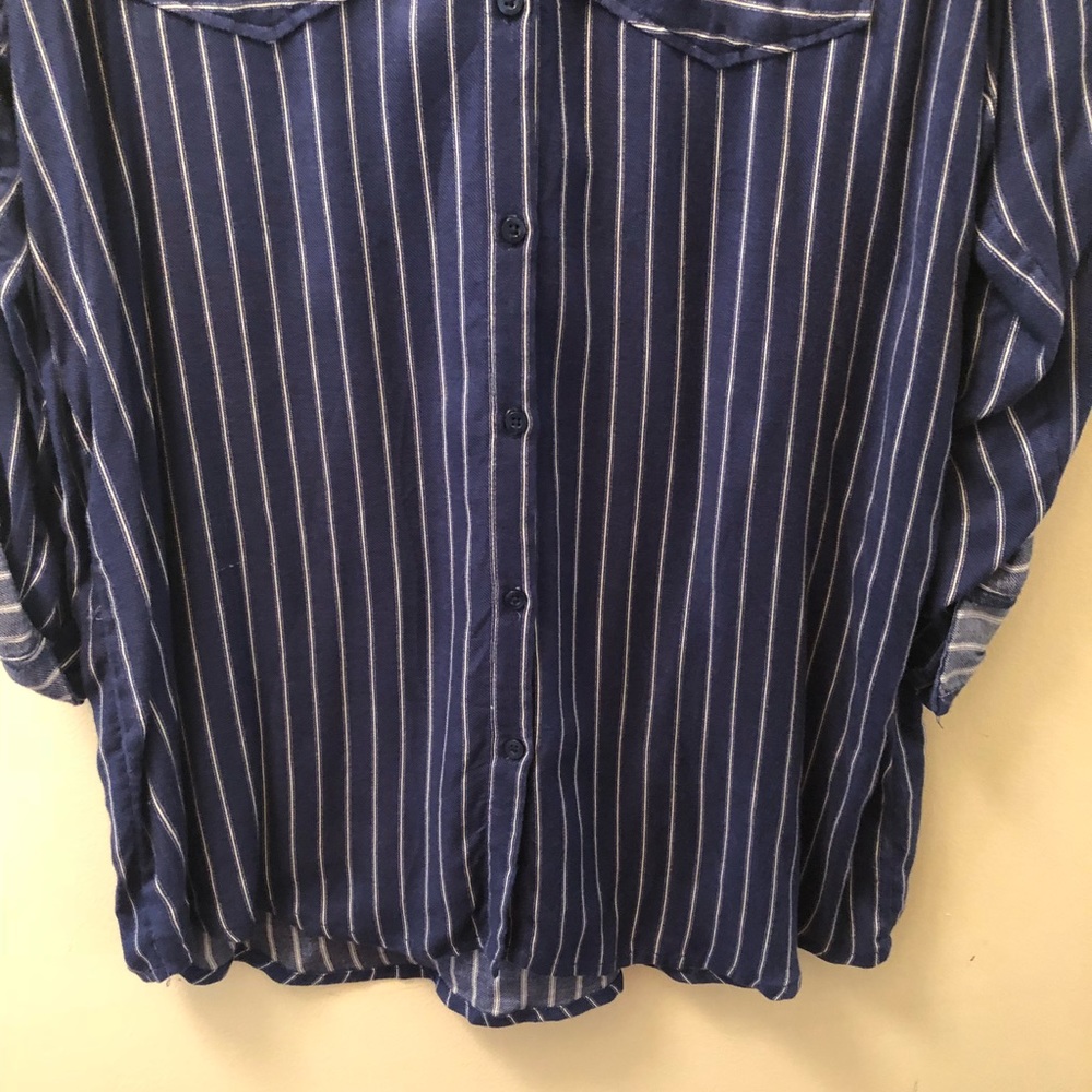 Long Button down ๐ - Picture 3 of 4